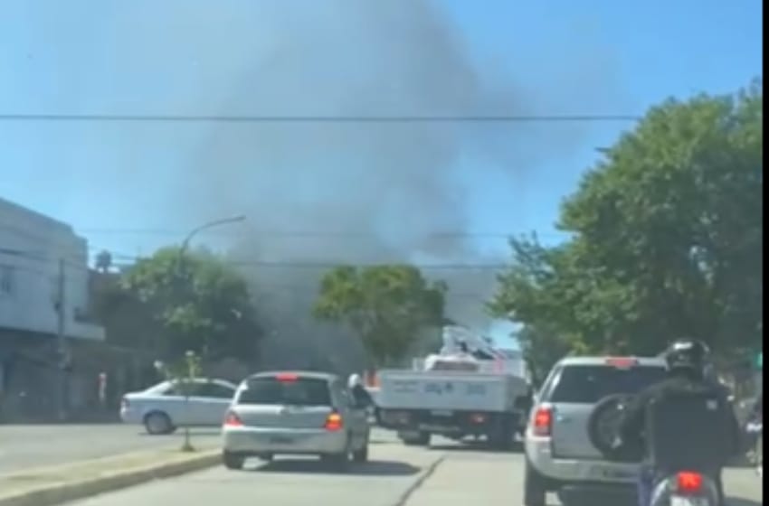 Tensión en Nueva Pompeya por el incendio de un auto