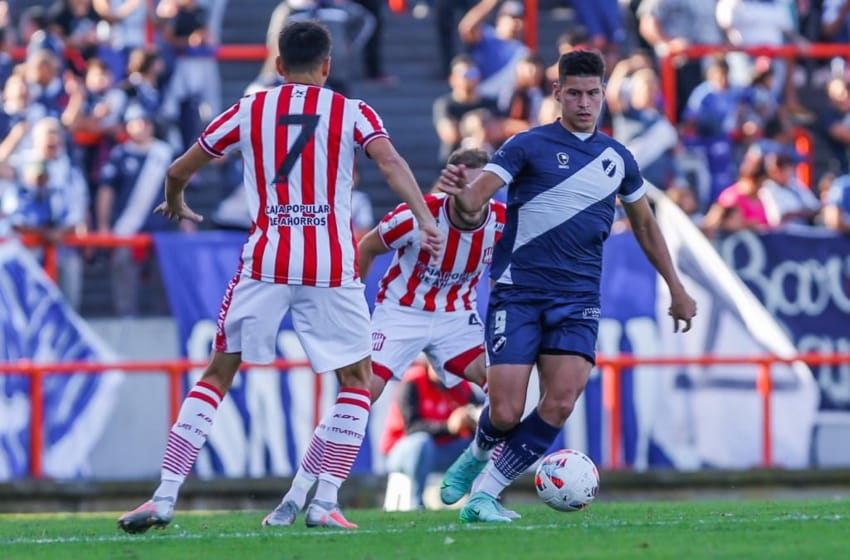Alvarado tenía los goles en el banco: venció a San Martín de Tucumán