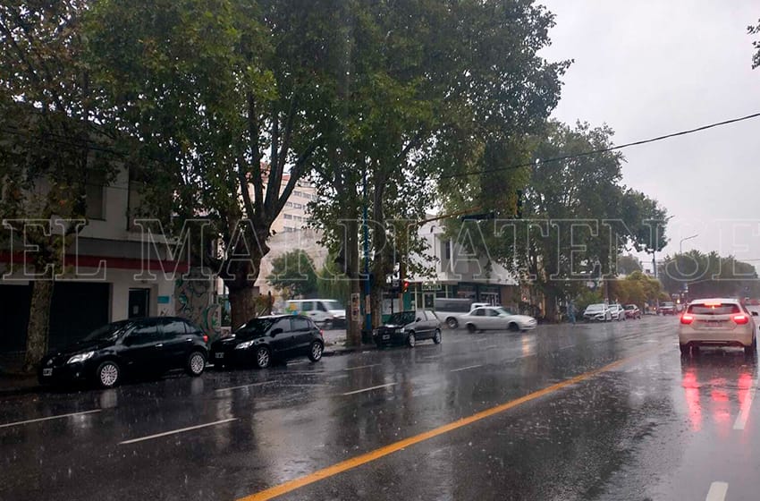Diluvia en Mar del Plata: fuerte tormenta con vientos, lluvia y probabilidad de caída de granizo