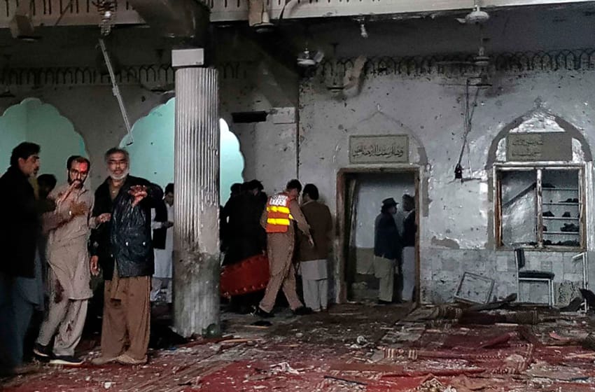 Al menos 30 muertos en un atentado en una mezquita en Pakistán