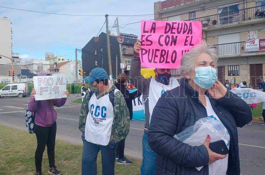 Cortes contra el FMI en Mar del Plata: "Las deudas se pagan, las estafas no"