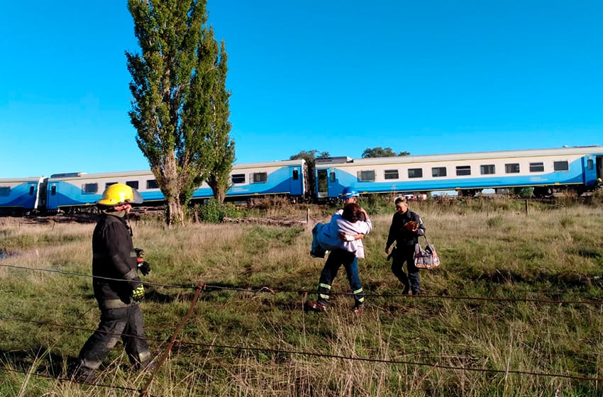 Viajaban 479 pasajeros en el tren que descarriló cerca de Olavarría