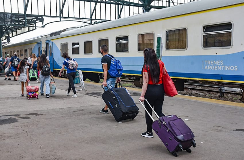 Hasta Semana Santa se mantendrán los tres servicios diarios de tren en Mar del Plata
