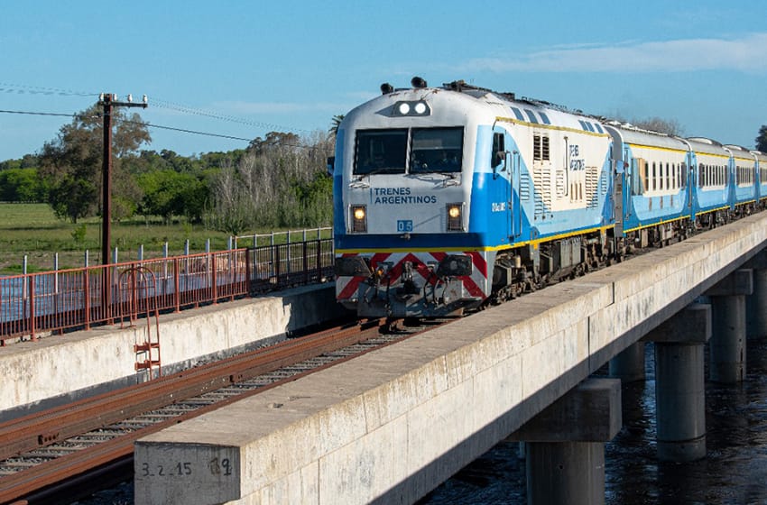 Los trenes a Mar del Plata incorporarán bandejas automovileras desde el verano