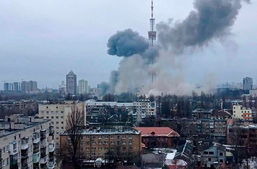 El Gobierno ordenó la evacuación y el cierre de la embajada argentina en Kiev