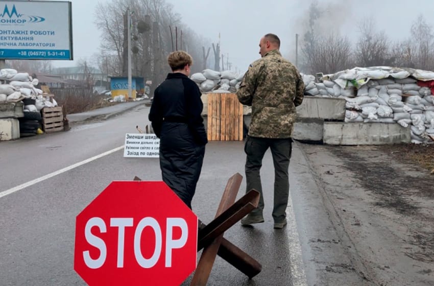 Ucrania confirma que Rusia se retira del norte y avanza otro intento de evacuar Mariupol