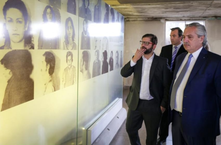 Fernández y Boric recorrieron el museo de la ESMA junto a autoridades de organismos de DDHH