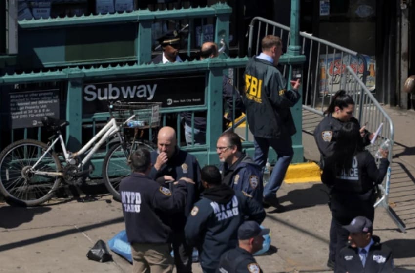 Tiroteo en una estación de metro de Nueva York: reportan al menos 29 heridos y buscan al atacante