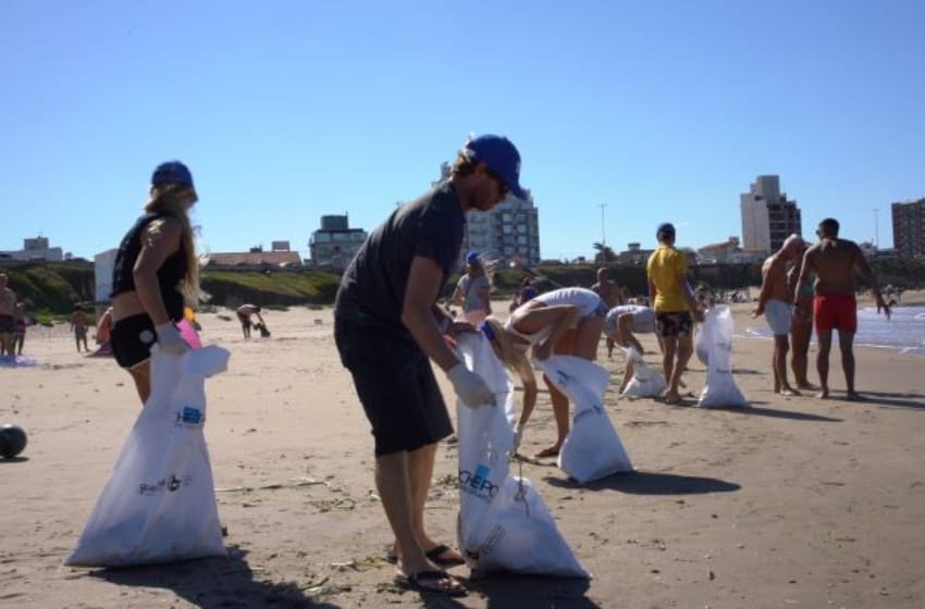 Realizaron limpieza de playas en Mar del Plata