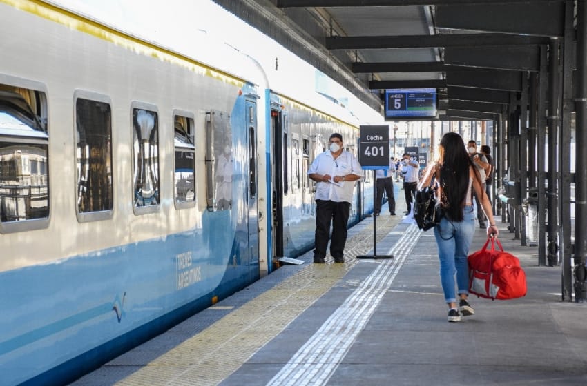 Trenes de pasajeros: 700 km de vías, 21 servicios y 44 estaciones recuperadas