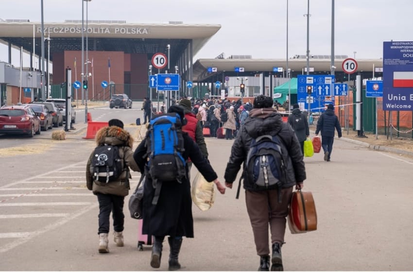 Por primera vez, Polonia reportó más gente que volvió a Ucrania que al revés