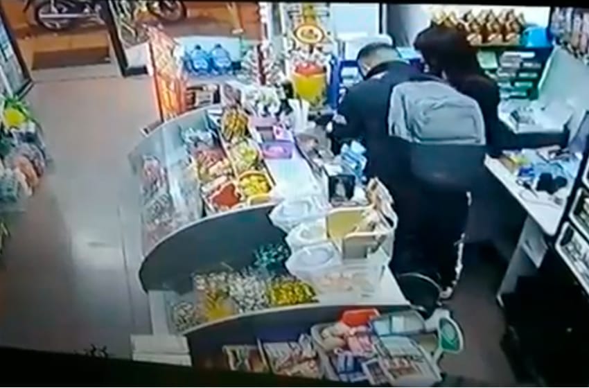 Videos: así robaron en un kiosco del micro centro