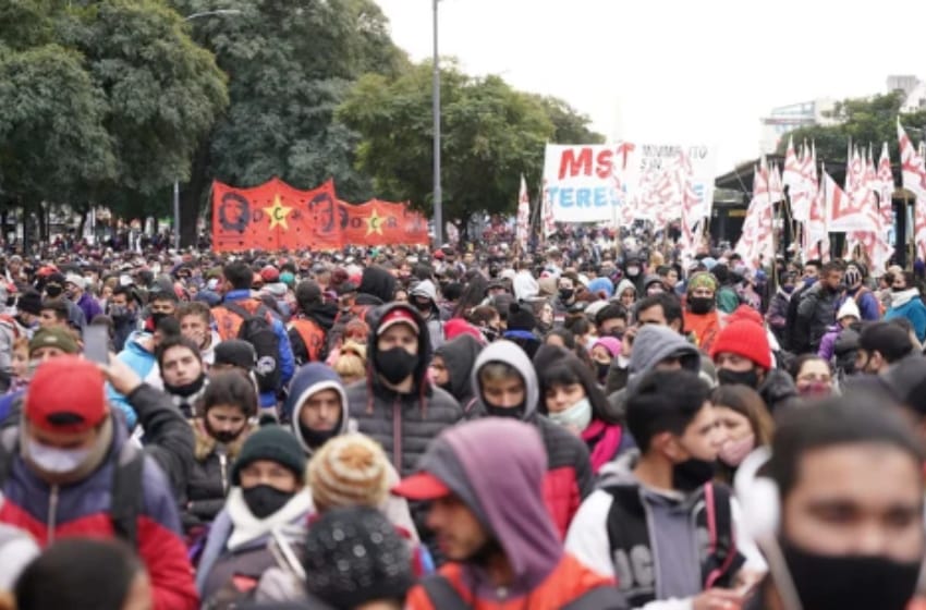 Grupos piqueteros de todo el país preparan una masiva marcha de tres días con fuertes reclamos al Gobierno