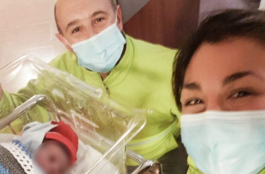Una mujer dio a luz arriba de la ambulancia asistida por personal del SAME