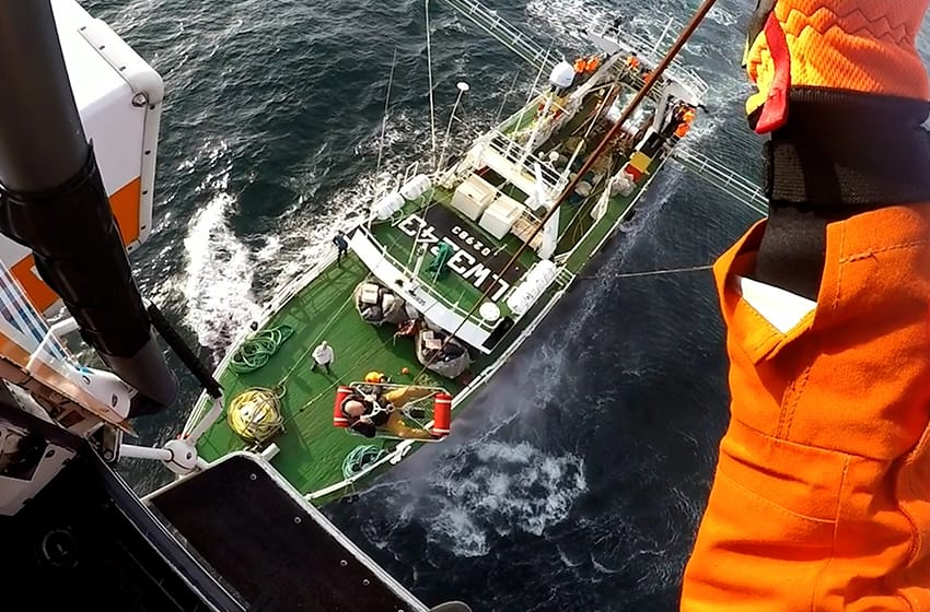 Rescate en el mar: Prefectura aeroevacuó a un navegante enfermo