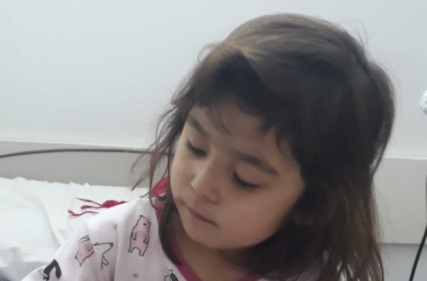 Emilia la niña "guerrera" de 3 años que superó el cáncer