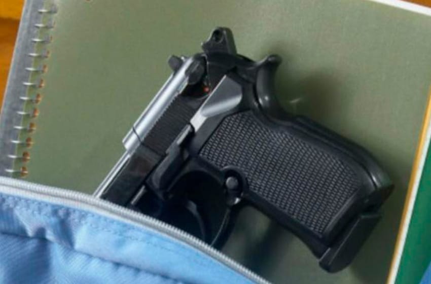Niño de 8 años armado en la escuela: "No estaba cargada, las municiones estaban en la mochila"