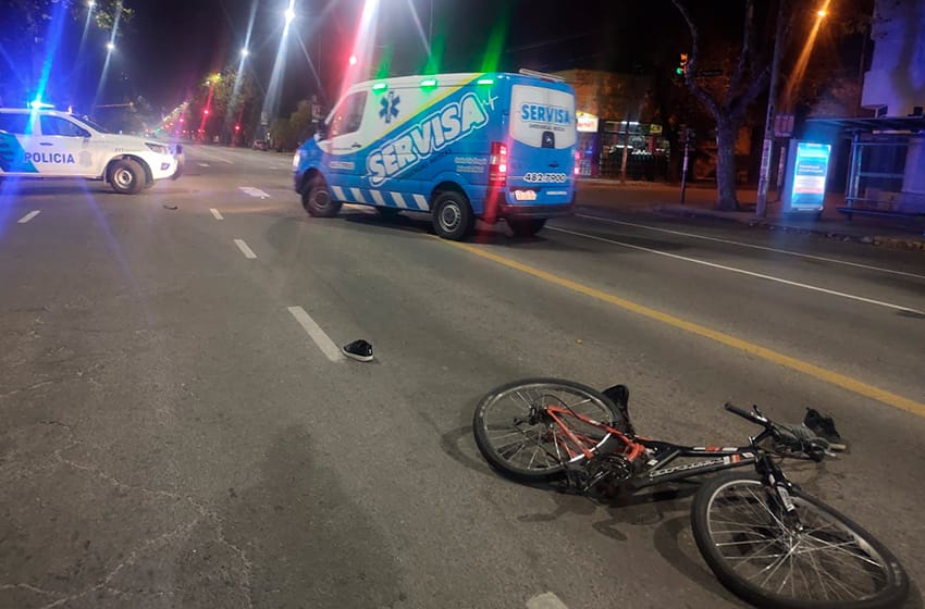 Un ciclista hospitalizado tras un choque