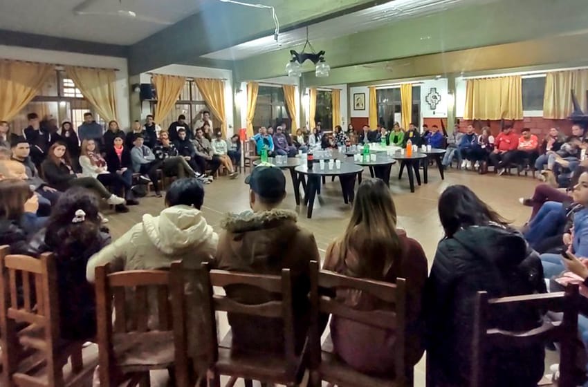Jorge Paredi se reunió con más de 70 jóvenes por nuevos proyectos para el futuro de Mar Chiquita