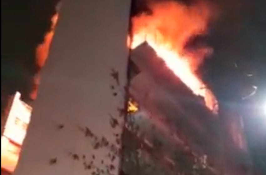 Incendio en Recoleta: hay 5 muertos, 18 heridos y los bomberos lograron controlar el fuego