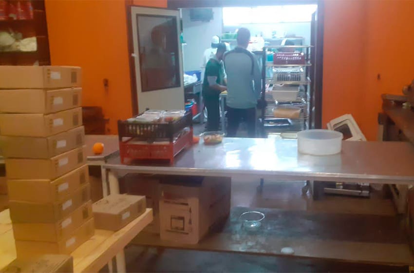Clausuran local gastronómico clandestino con 32 trabajadores sin registrar
