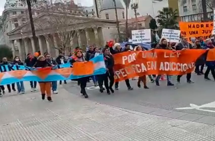 Mar del Plata presente en la marcha Nacional por una Ley de adicciones