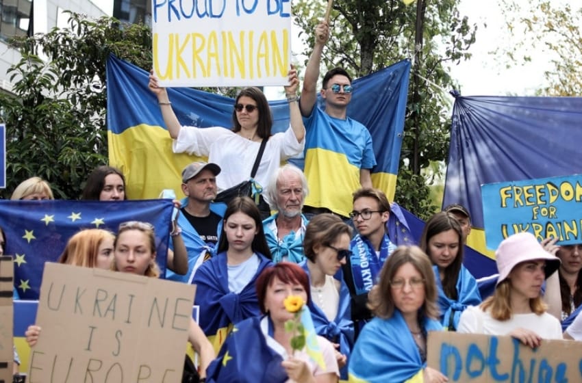 Líderes europeos debaten la candidatura de Ucrania para ingresar a la Unión Europea