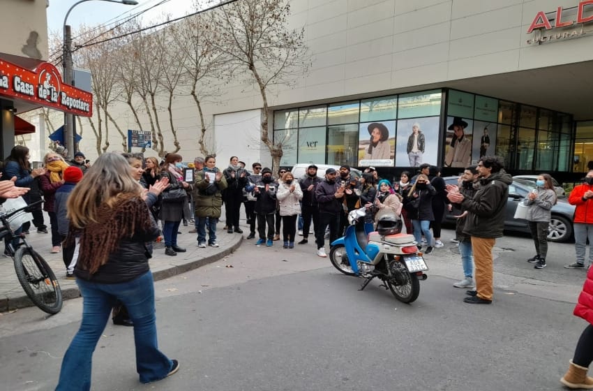 Muerte de Martín: familiares y vecinos realizaron una ruidosa manifestación en la Vieja Terminal