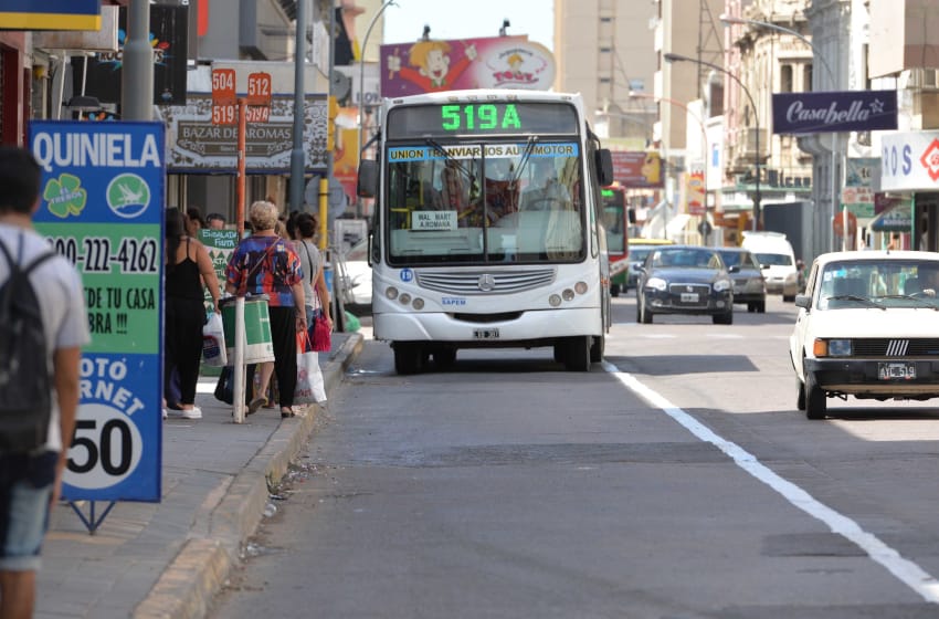 Colectivos: reducen un 50% los servicios en el Gran Buenos Aires