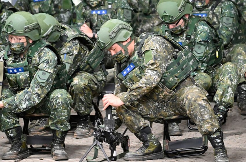 Taiwán realiza ejercicios militares ante una posible invasión por parte de China