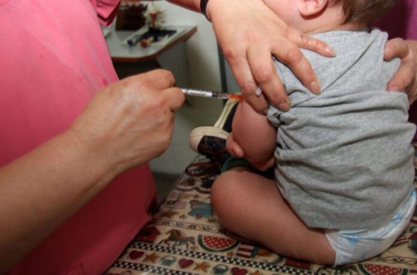 La vacuna es obligatoria por calendario para los menores de dos años.