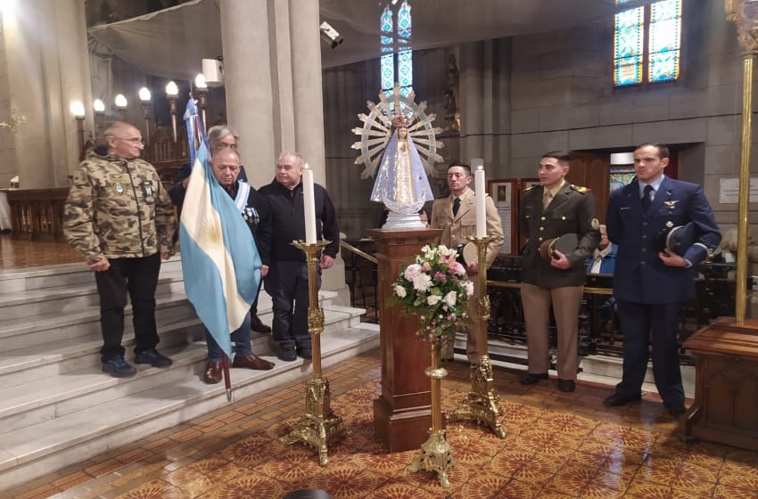 Video: emotiva bendición a ex combatientes y veteranos de Malvinas frente a su Virgen