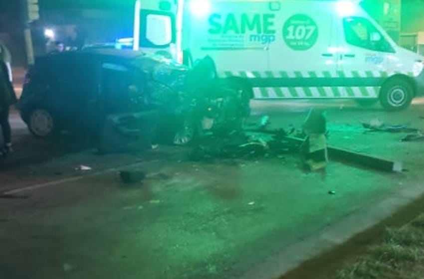 Cinco heridos en un espectacular choque entre un camión de YPF y dos autos