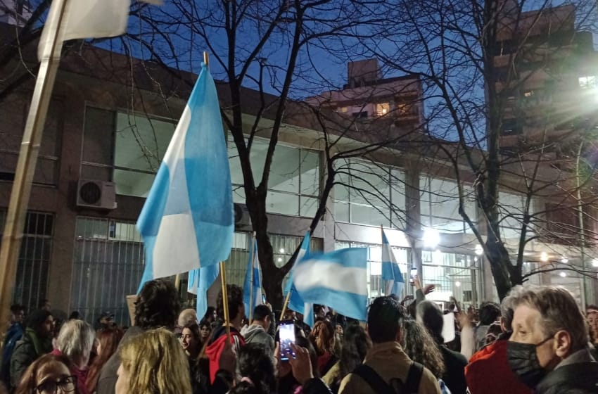 Marplatenses apoyaron a CFK en el marco de la causa que la investiga por "asociación ilícita"