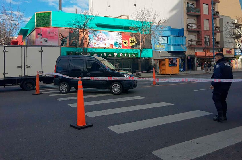 Calles peligrosas en Mar del Plata: una mujer fue atropellada a metros del Municipio
