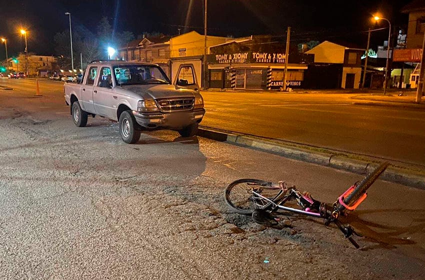 Atropellaron a una mujer en bicicleta: la internaron inconsciente
