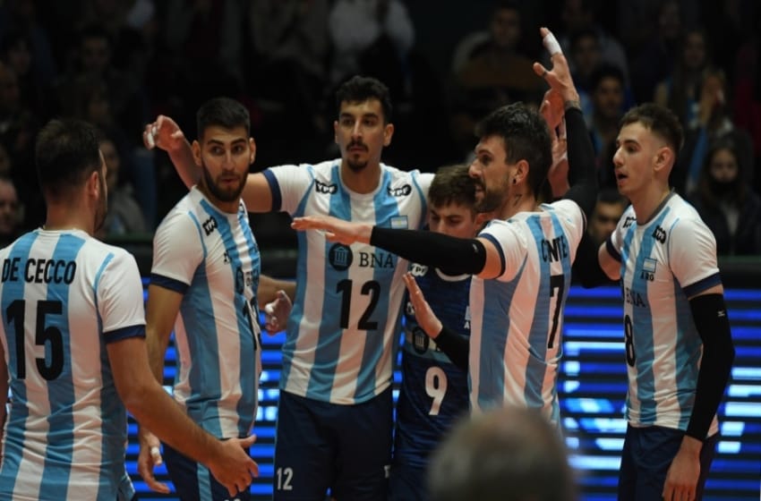 La selección de vóleibol derrotó a Serbia y se clasificó a los cuartos de final