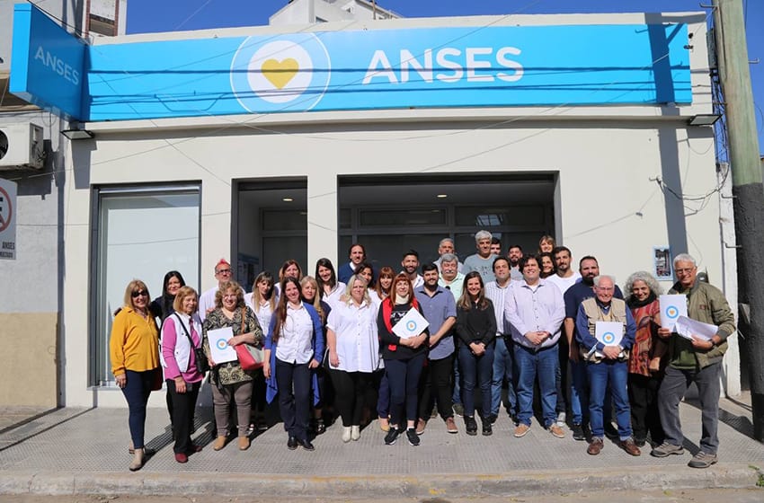 Raverta visitó la remodelada oficina de ANSES en Ciudadela