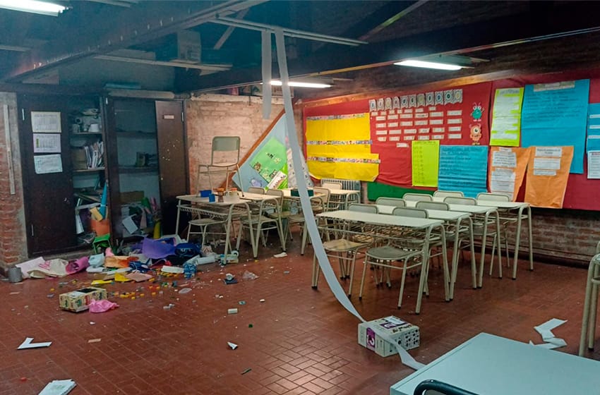 Rompieron el techo y entraron a escuela Municipal para hacer daño