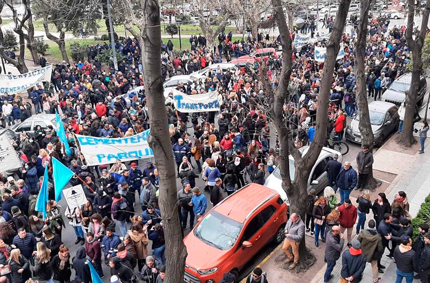 Masiva movilización de trabajadores municipales: piden renegociar las paritarias
