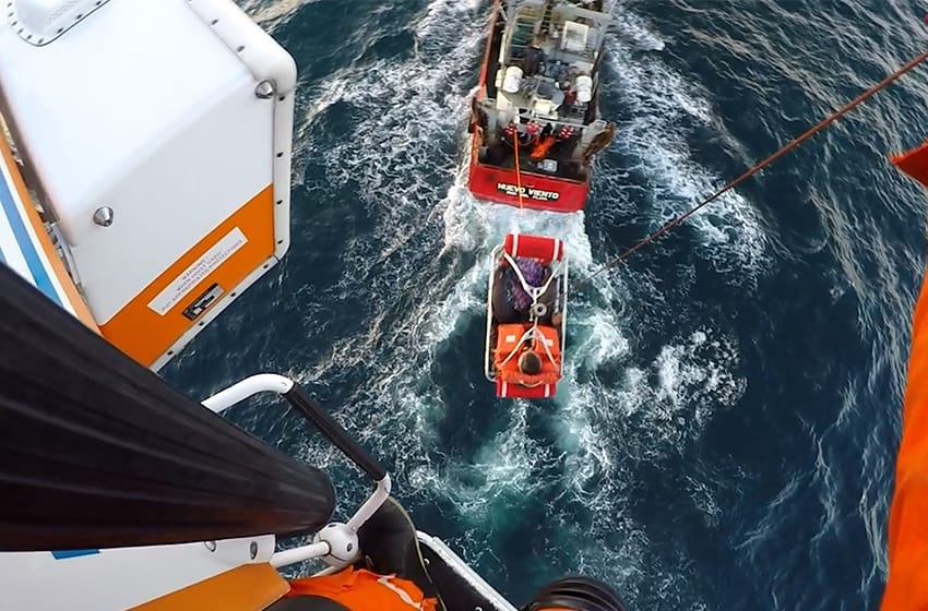 Video: así rescató Prefectura de urgencia a un marinero de un buque pesquero