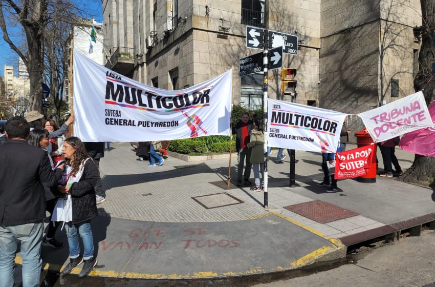Paro y protesta de docentes del SUTEBA Multicolor