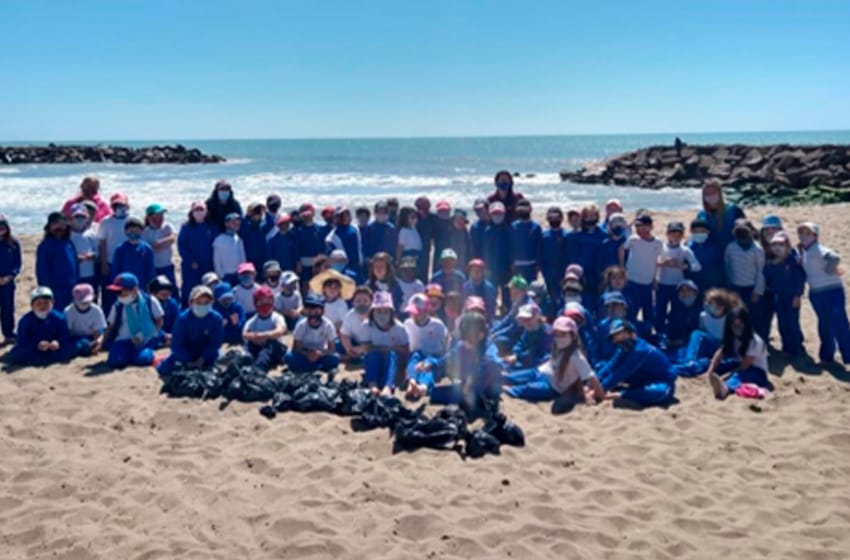 Escuelas realizaron una jornada de limpieza de playas