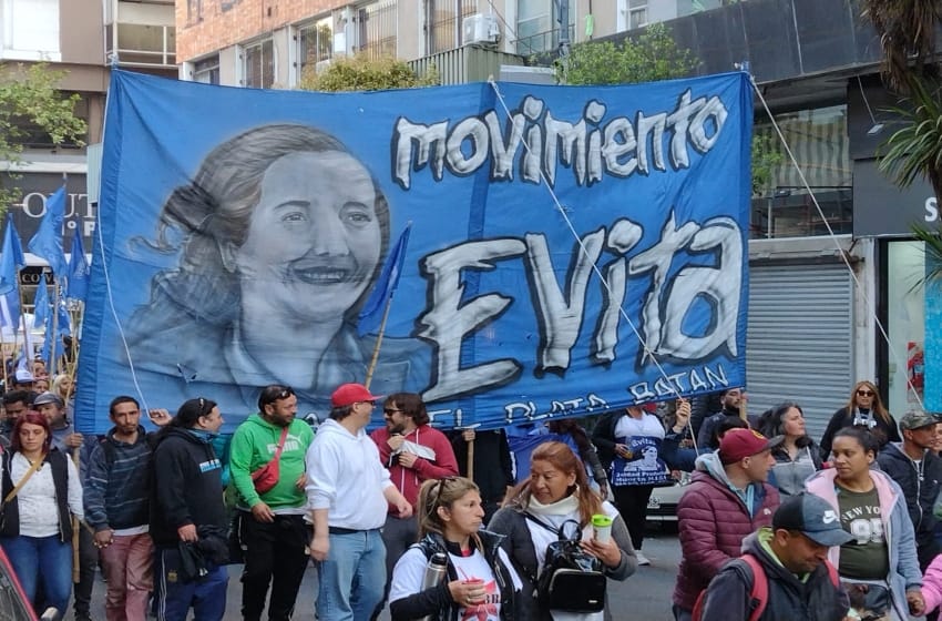Masiva movilización por el Día de la Lealtad peronista en Mar del Plata