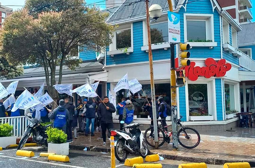 UTHGRA sostiene la protesta en Manolo: “El restaurante tiene mal encuadrados a sus trabajadores”