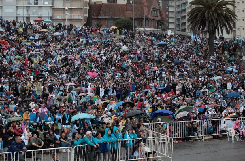 Argentina vs. Polonia: más de 25 mil personas en el "Mar del Plata Arena Fest"