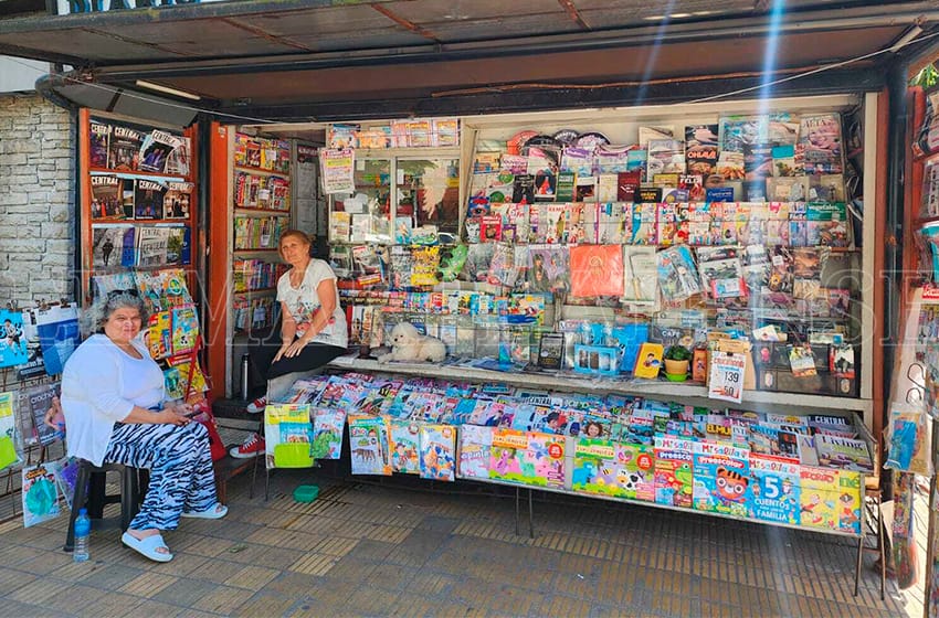 Día del Canillita: "El puesto de diarios se está convirtiendo en un bazar"