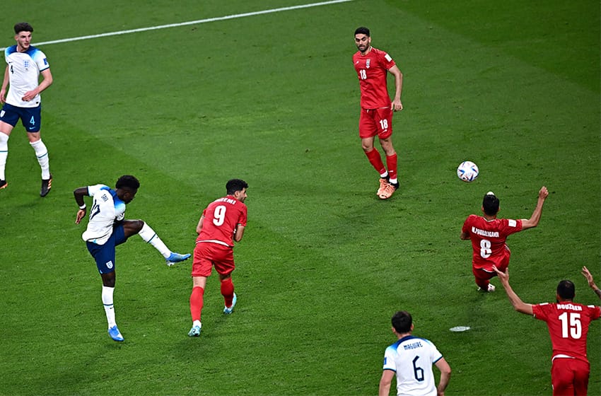 Inglaterra goleó a Irán por 6-2 y se posiciona como uno de los grandes favoritos