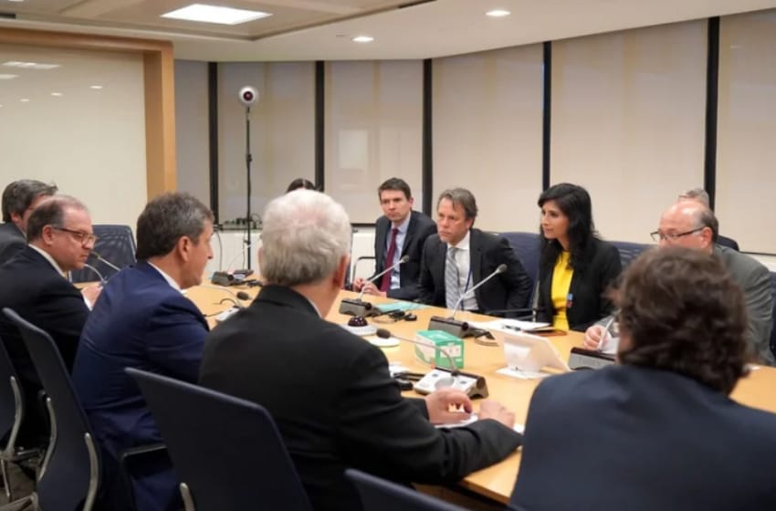 Funcionarios argentinos se reunieron con un equipo del FMI