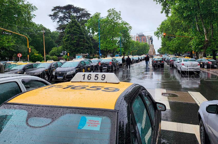 Taxistas piden prorrogar por un año más los permisos de los autos